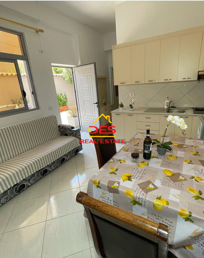 Vlore, jepet me qera shtepi 1+1+Ballkon Kati 0, 80 m² 280 € (Rruga Çamëria)