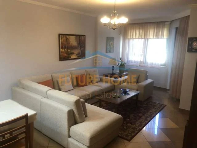 Tirane, jap me qera apartament 2+1 Kati 8, 108 m² 700 Euro