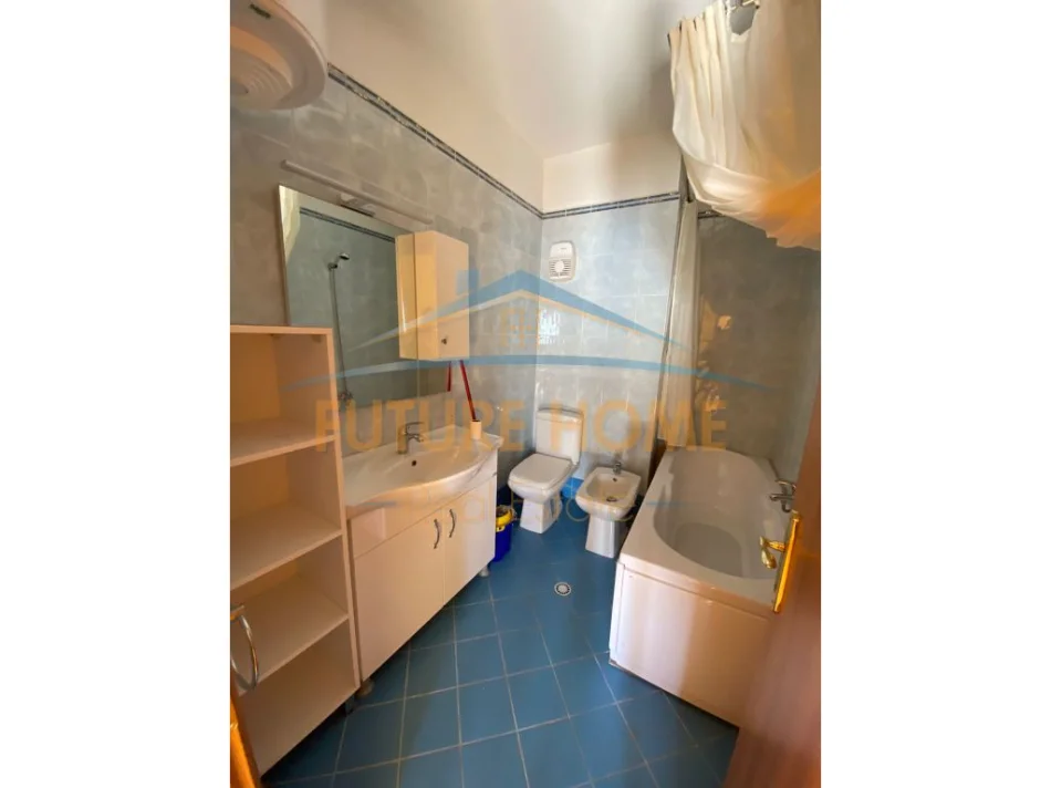 Durres, jepet me qera apartament 2+1+Aneks+Ballkon Kati 11, 700 € (Vollga, Durres)