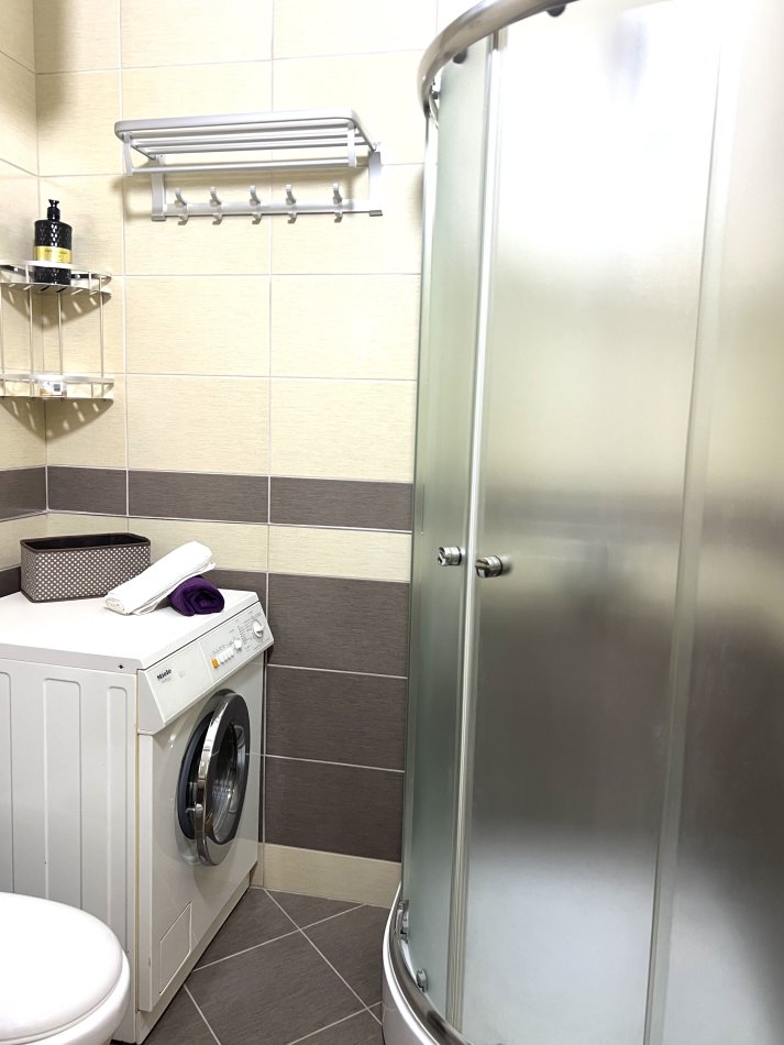 Tirane, jepet me qera apartament 1+1+Ballkon Kati 2, 65 m² 600 € (Kopshti Botanik)