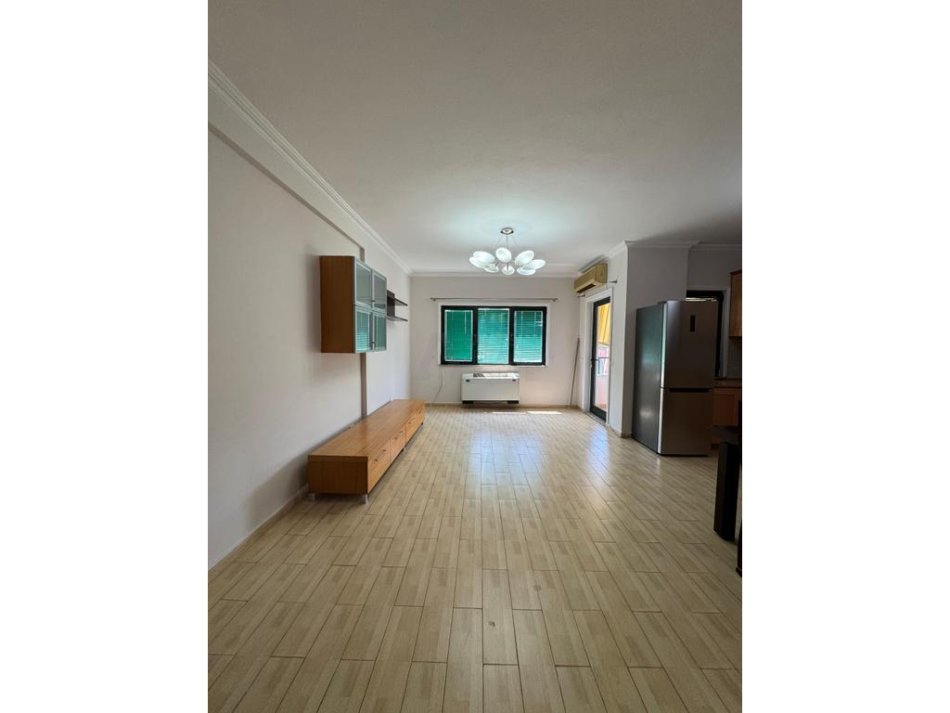 Tirane, jepet me qera apartament 2+1 Kati 8, 106 m² 700 € 
