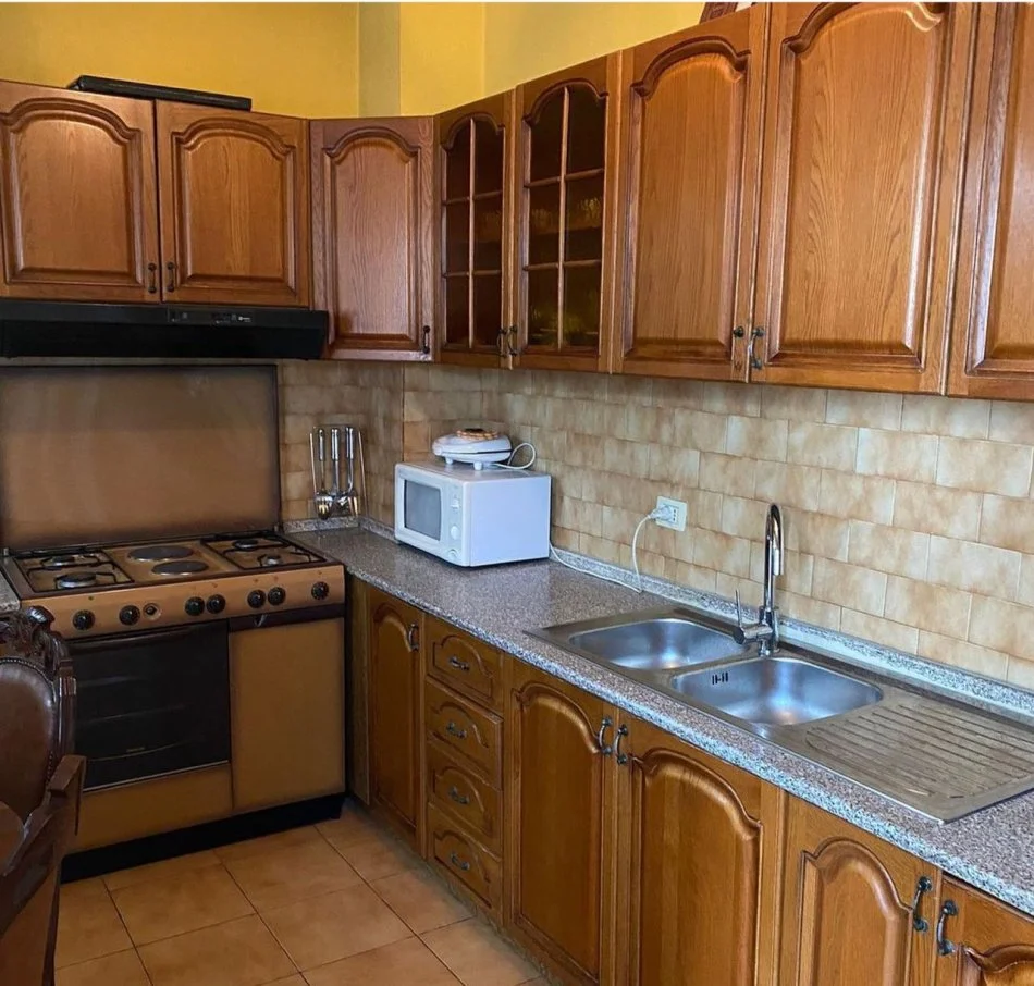 Tirane, jepet me qera , 102 m² 550 €