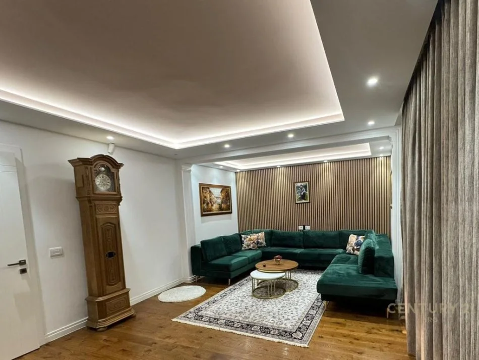 Tirane, jepet me qera Vile 3+1 Kati 3, 370 m² 2.000 € (QTU)