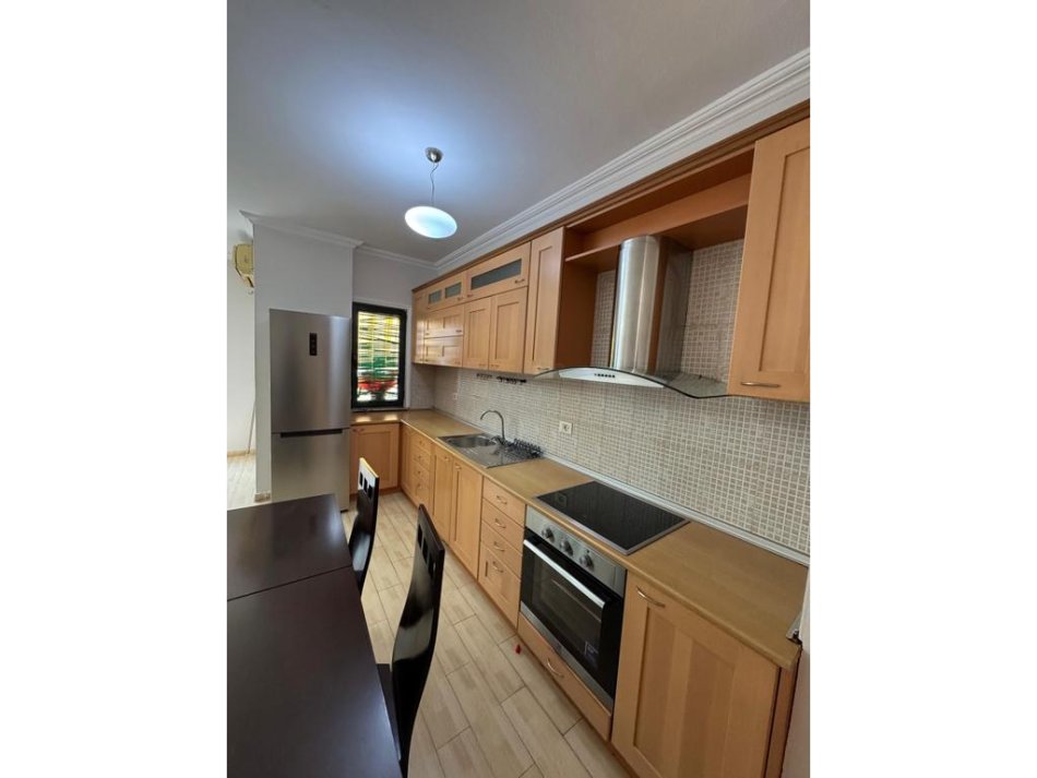 Tirane, jepet me qera apartament 2+1 Kati 8, 106 m² 700 € 