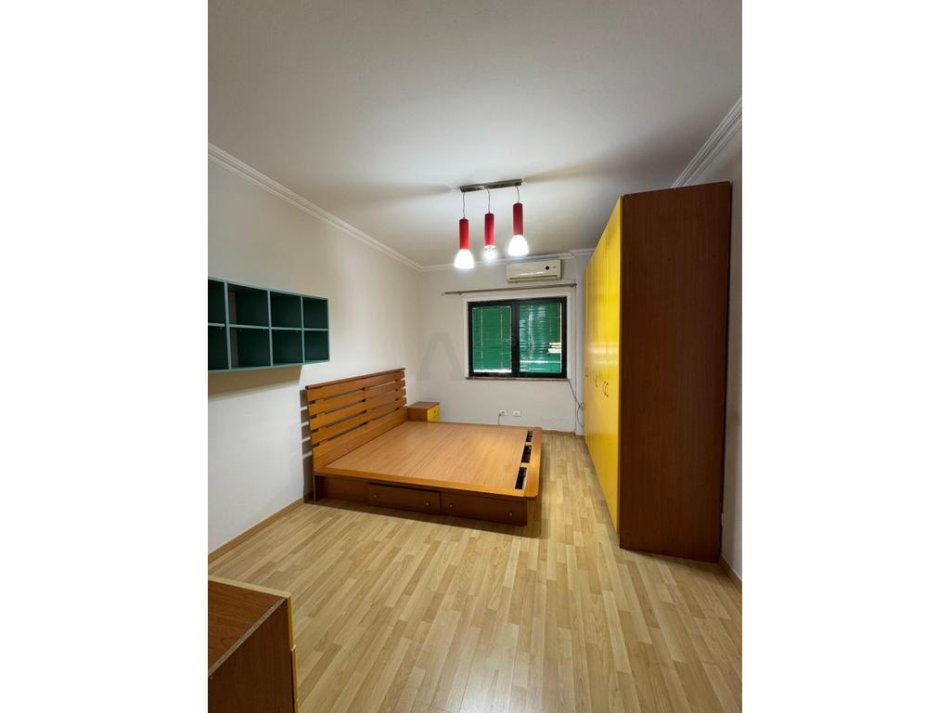 Tirane, jepet me qera apartament 2+1 Kati 8, 106 m² 700 € 