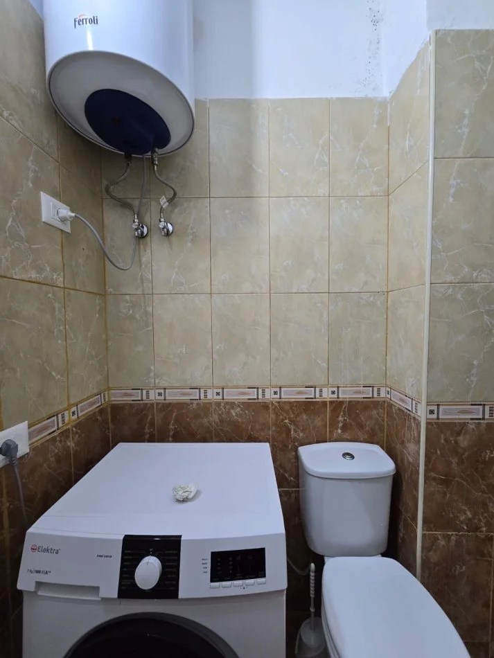 Tirane, jepet me qera apartament 1+1 Kati 2, 70 m² 500 € (Bar Oslo Astir)
