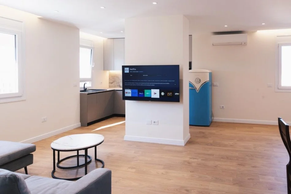 Tirane, jepet me qera apartament 2+1+Ballkon Kati 13, 114 m² 1.200 € (Ish Ekspozita)