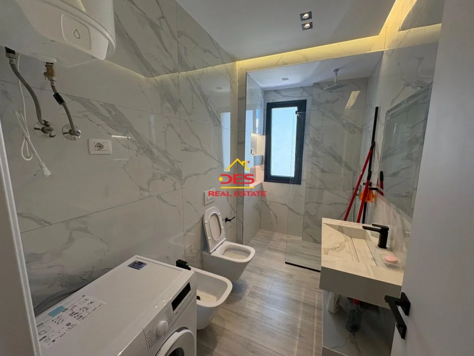 Vlore, jepet me qera apartament 1+1+Ballkon Kati 3, 70 m² 450 € (Rruga Gjergj Kastrioti)