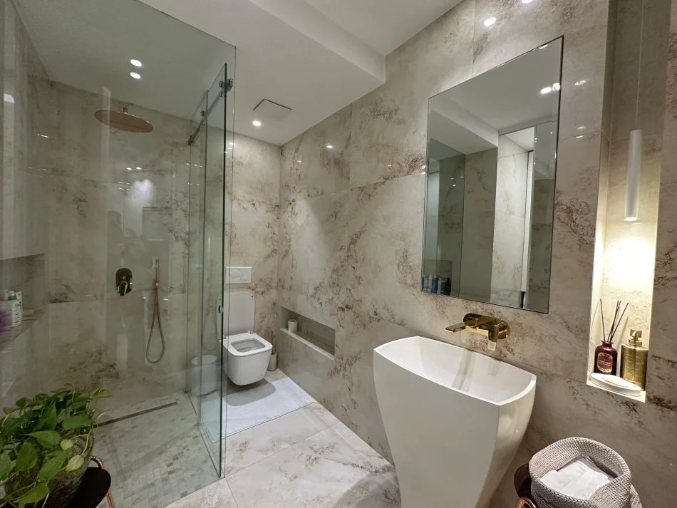 Tirane, shitet apartament 2+1+Ballkon , 117 m² 280.000 € (Liqeni i Thate)