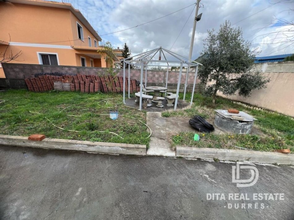 Durres, shitet Vile 5+1+Aneks+Ballkon Kati 2, 1.000 m² 140.000 € (Xhafzotaj)
