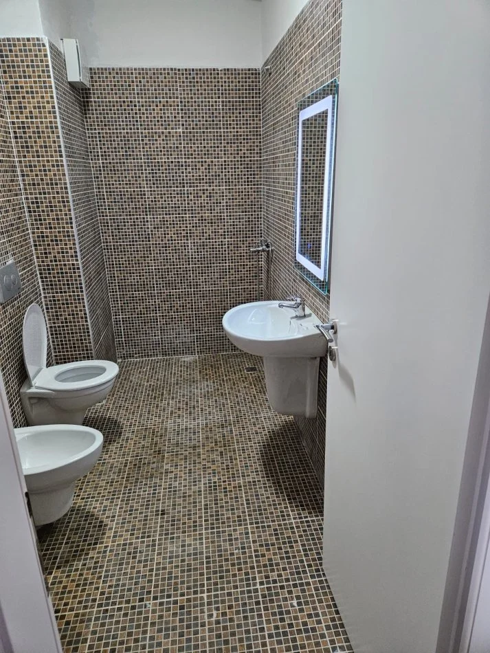 Tirane, jepet me qera apartament 1+1 Kati 11, 70 m² 450 € (Yzberisht)