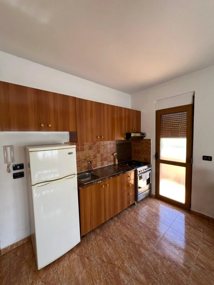 Tirane, jepet me qera apartament 1+1+Ballkon Kati 2, 70 m² 400 € (rruga Don Bosko)