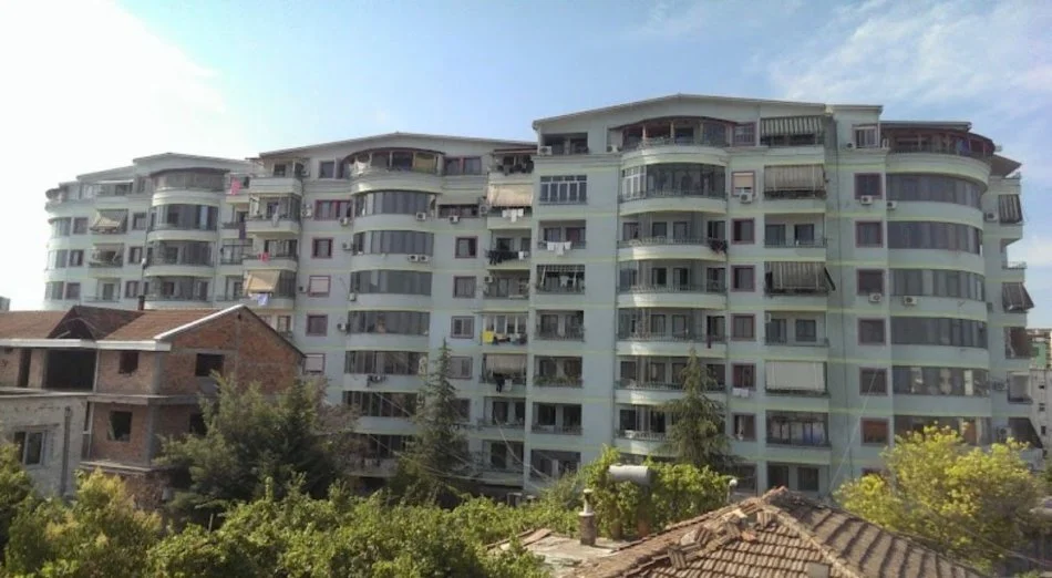 Tirane, jepet me qera apartament 2+1+Ballkon Kati 8, 90 m² 500 € (Tregu Elektrik)