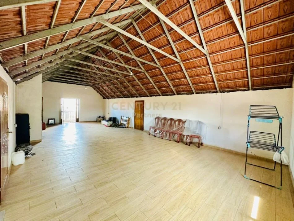 Tirane, jepet me qera Vile 3 Katshe Kati 1, 500 m² 2.000 € (Fushe Mezez)