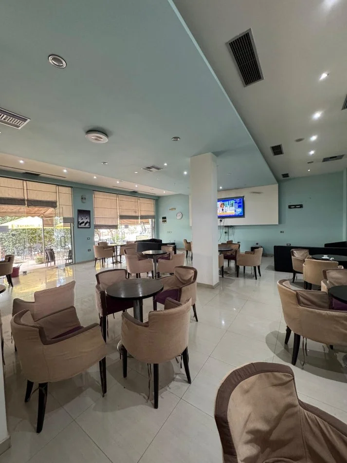 Tirane, jepet me qera ambjent biznesi Kati 0, 255 m²