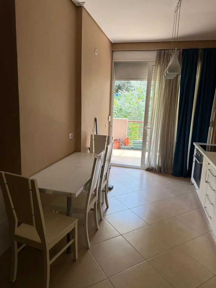 Tirane, jepet me qera apartament 2+1+Ballkon Kati 3, 100 m² 700 € (rrapo hekali)