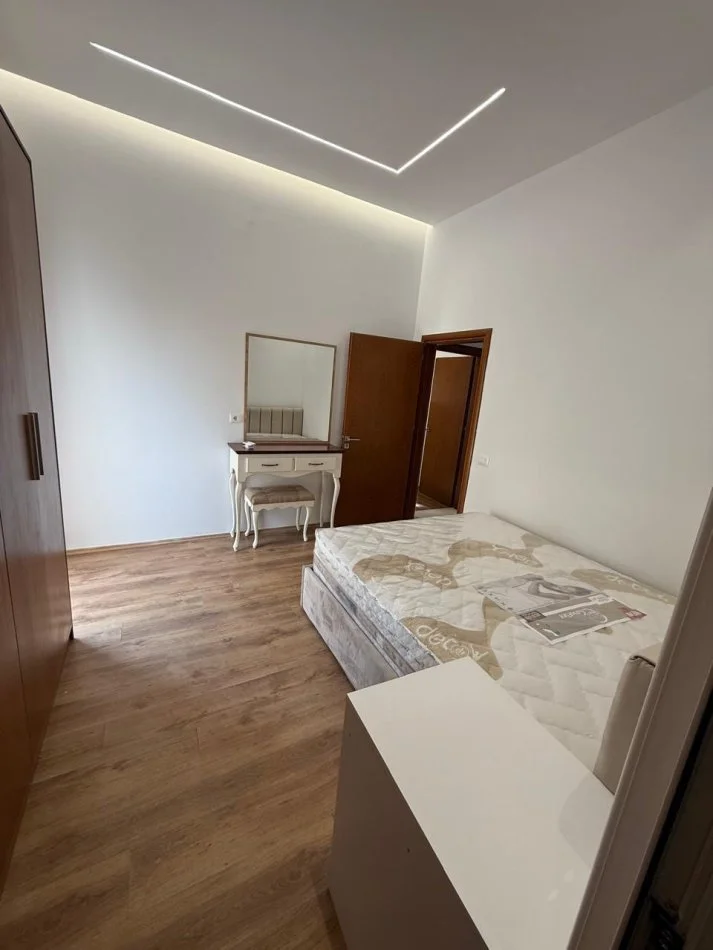 Tirane, jepet me qera apartament 1+1+Ballkon Kati 7, 60 m² 500 € (Supermarket Aldi , Fondacioni Eleonor)