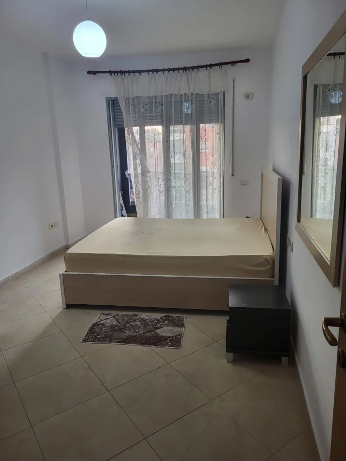 Tirane, jepet me qera apartament 1+1+Ballkon Kati 6, 350 € (Astir)