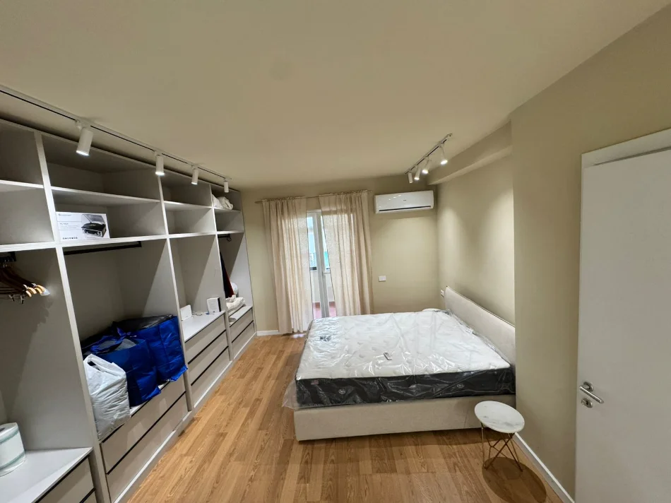 Tirane, jepet me qera apartament 2+1 Kati 2, 100 m² 1.100 € (Rruga e Durresit)