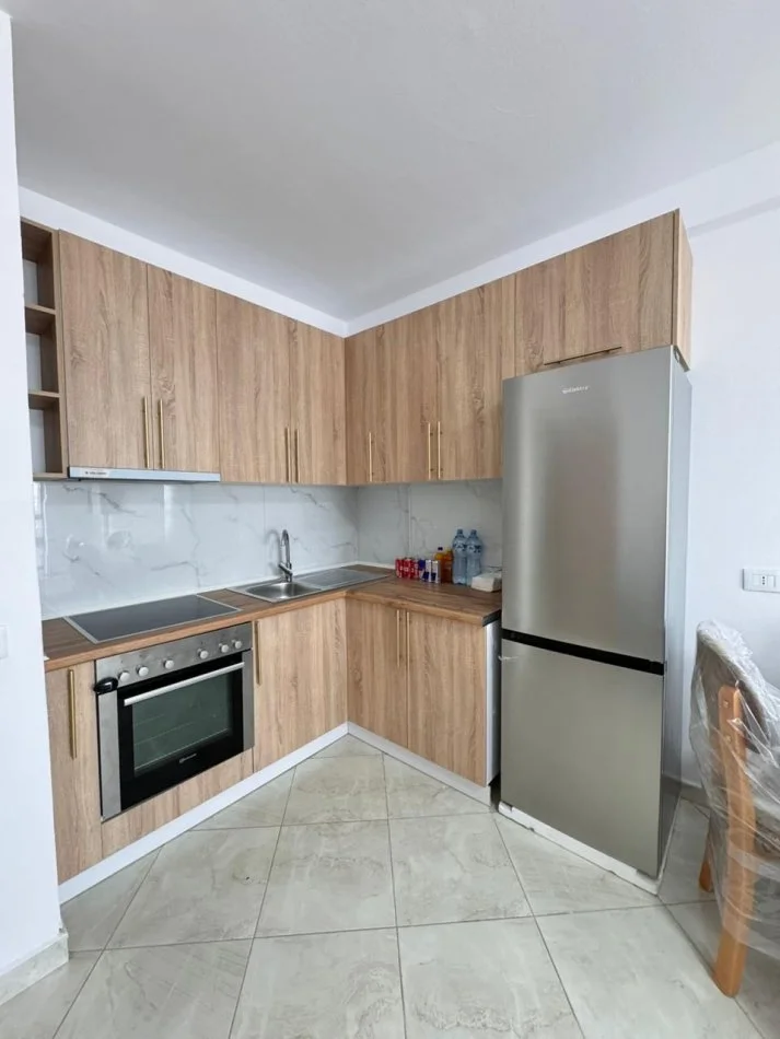Durres, jepet me qera apartament 2+1+Ballkon Kati 5, 70 m² 400 € 