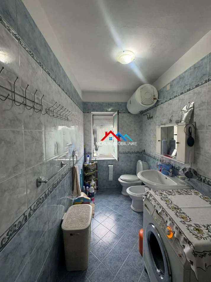 Tirane, shitet apartament 2+1+Ballkon Kati 5, 75 m² 137.000 € (RRUGA TODI SHKURTI,TREGU ELEKTRIK)