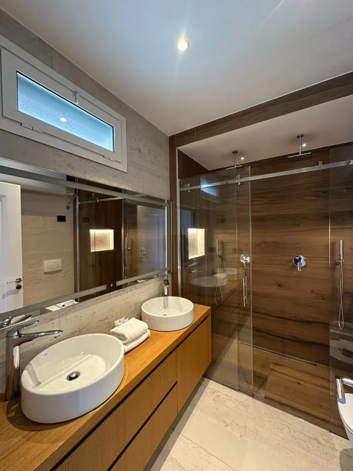 Tirane, jepet me qera apartament 2+1 Kati 5, 100 m² 1.500 € (Rruga Abdi Toptani)