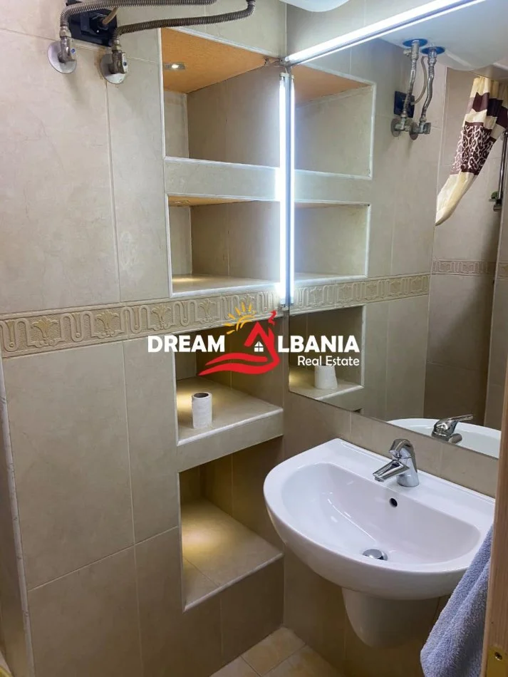 Tirane, jepet me qera apartament 3+1 Kati 11, 171 m² 800 € (ne zonen e Brrylit, prane “Maternitetit te Ri”)