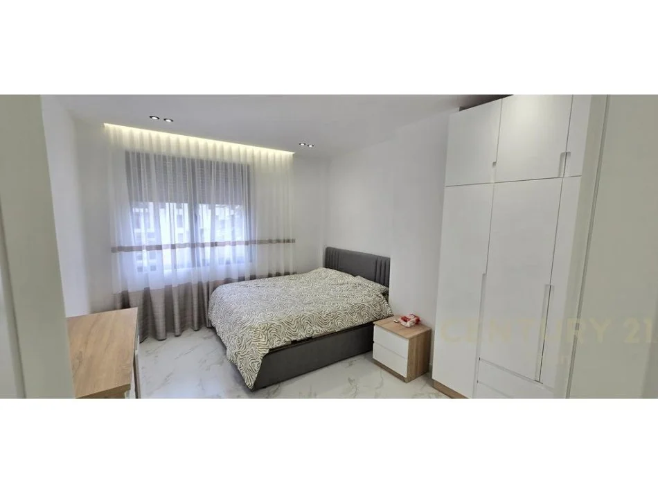 Tirane, jepet me qera apartament 3+1+Ballkon Kati 2, 99 m² 800 € (Don Bosko)