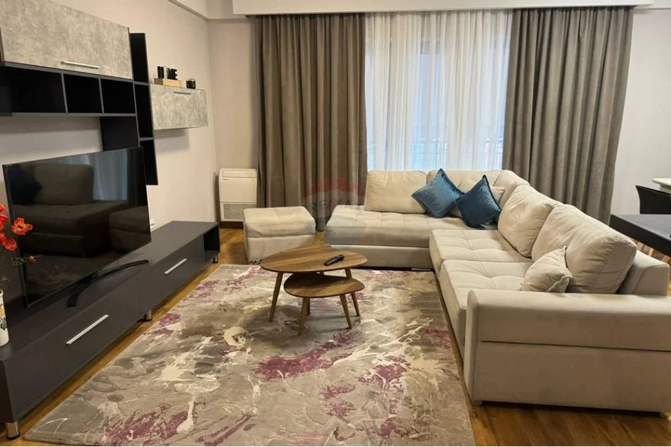 Tirane, jepet me qera , 100 m² 1.400 € (Rruga e Kavajes. Kopleksi Delijorgji)
