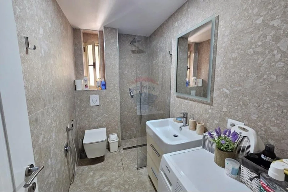 Tirane, jepet me qera , 60 m² 700 € (Shallvaret)