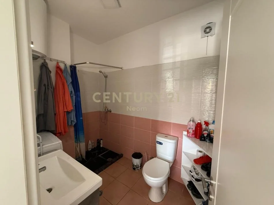 Tirane, jepet me qera apartament 1+1 Kati 6, 65 m² 500 € (elonora)