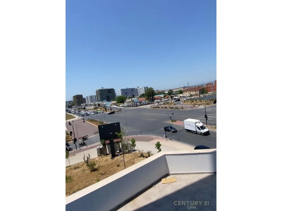 Tirane, shes apartament 1+1 Kati 3, 74 m² 125.000 € (sheshi shqiponja)