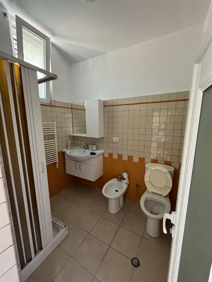Tirane, jepet me qera apartament 2+1+Ballkon Kati 7, 114 m² 800 € (STACIONI I TRENIT)