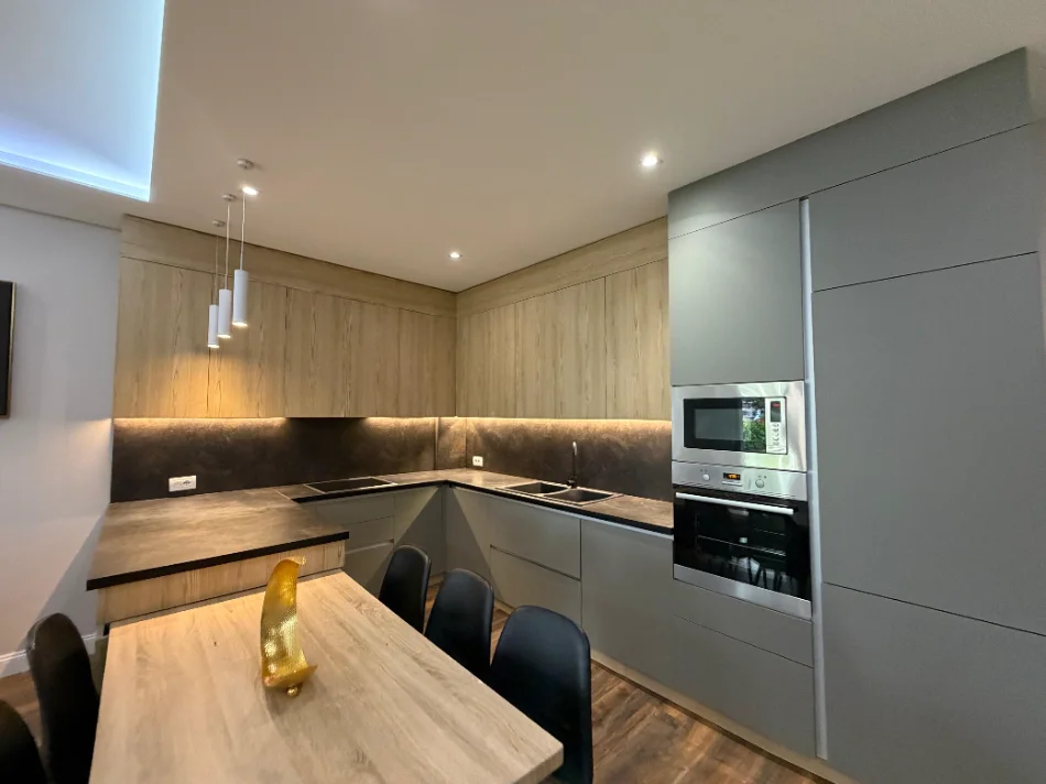 Tirane, jepet me qera Vile 3 Katshe , 221 m² 3.000 € (Liqeni Farkes)