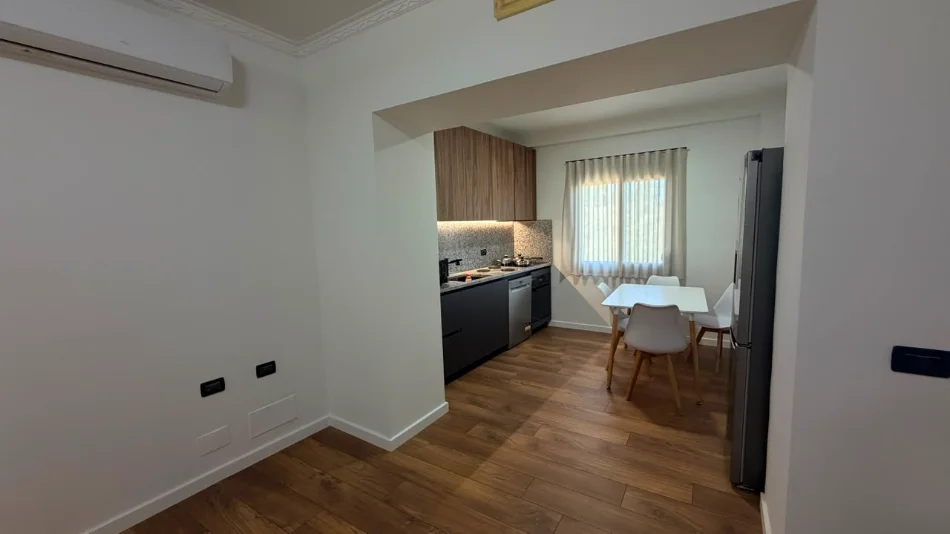 Vlore, jepet me qera Vile 2+1+Aneks+Ballkon Kati 1, 120 m² 800 € (Sherishte, Vlore)