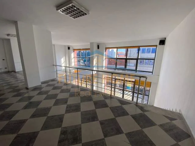 Durres, jepet me qera ambjent biznesi Kati 0, 311 m² 1.600 Euro (Vollga)