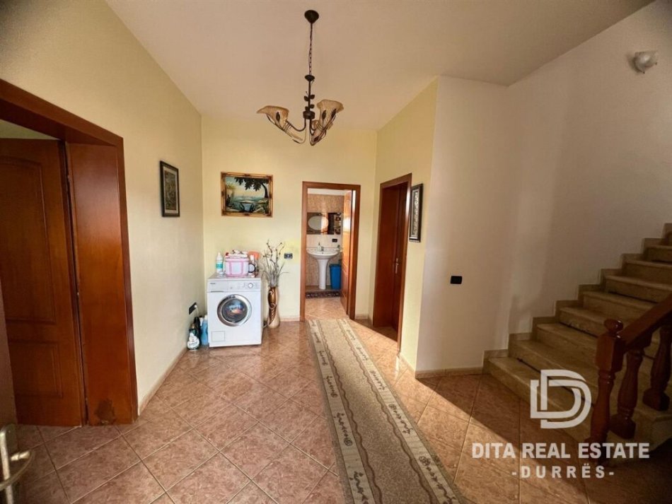 Durres, shitet Vile 5+1+Aneks+Ballkon Kati 2, 1.000 m² 140.000 € (Xhafzotaj)