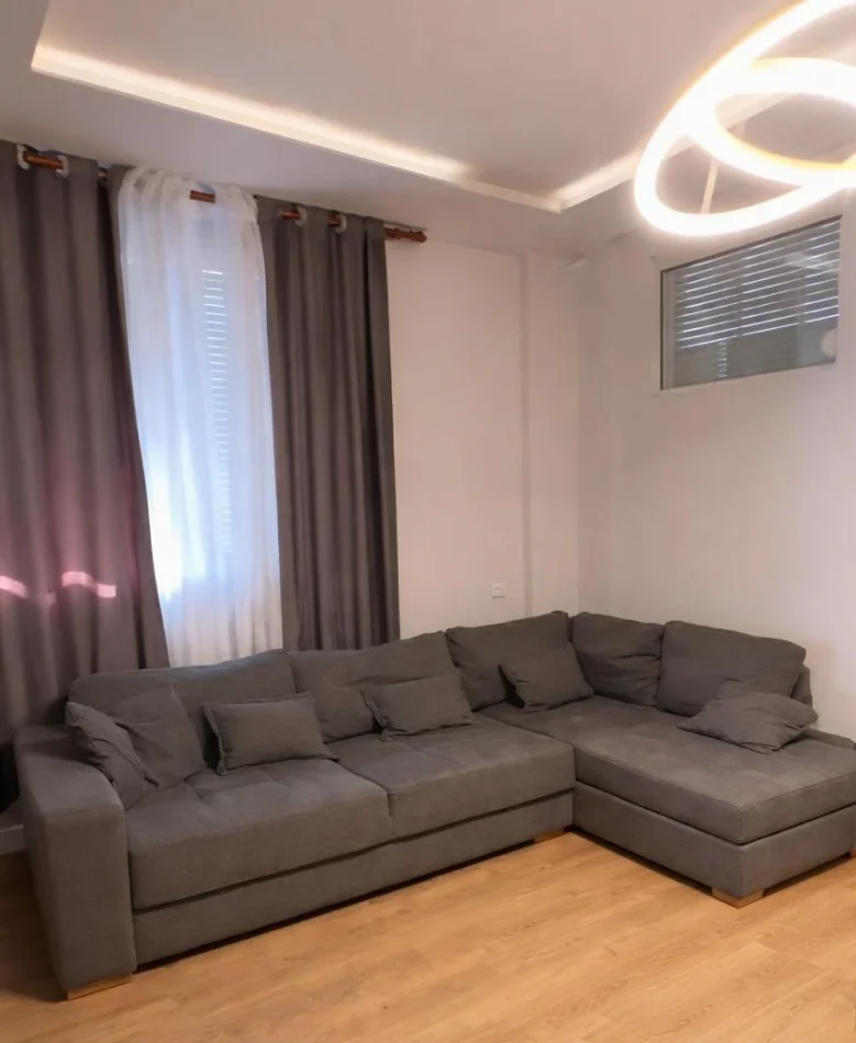 Tirane, jepet me qera apartament 1+1 Kati 0, 60 m² 550 € (Liqeni i thate)