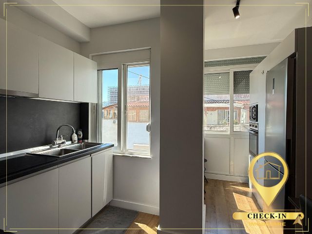 Tirane, shitet apartament 1+1+Aneks+Ballkon Kati 11, 70 m² (Komuna e Parisit)