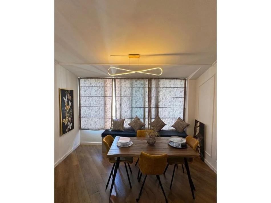 Tirane, jepet me qera 1+1 Kati 3, 82 m² 600 € 