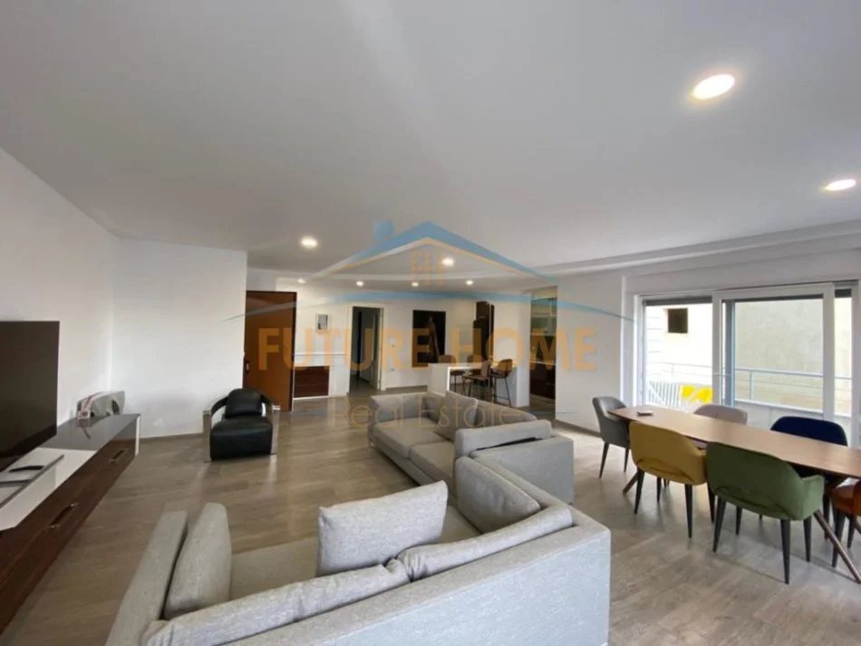 Qera, Apartament 2+1+2, ne Currila, Durres