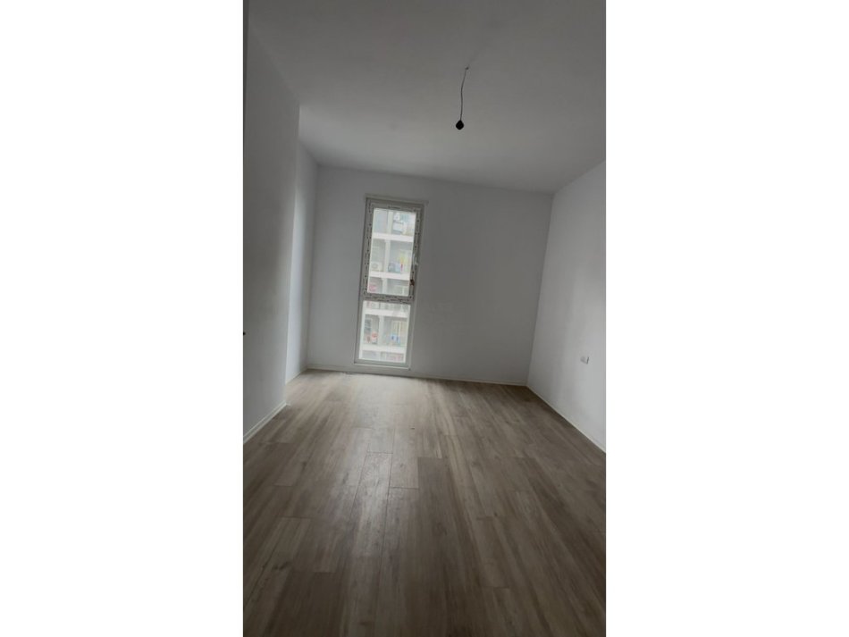 Tirane, jepet me qera apartament 2+1 Kati 5, 85 m² 300 € 