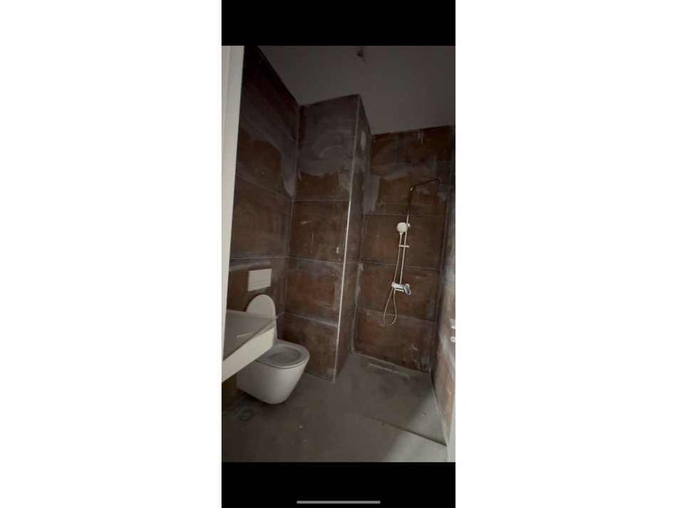 Tirane, jepet me qera apartament 2+1 Kati 5, 85 m² 300 € 