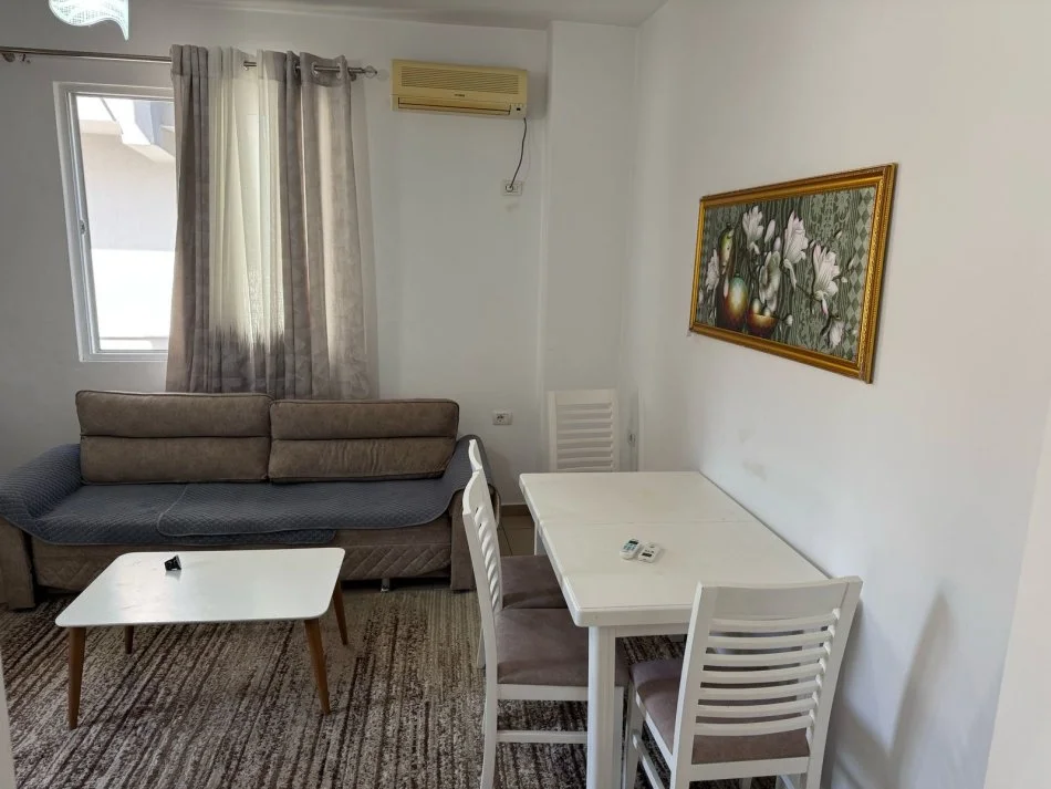 Tirane, jepet me qera apartament 1+1 Kati 1, 75 m² 500 € (5 Maj)