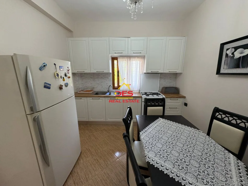 Vlore, jepet me qera shtepi 1+1 Kati 0, 70 m² 300 € (Lagjja Pavarsia)
