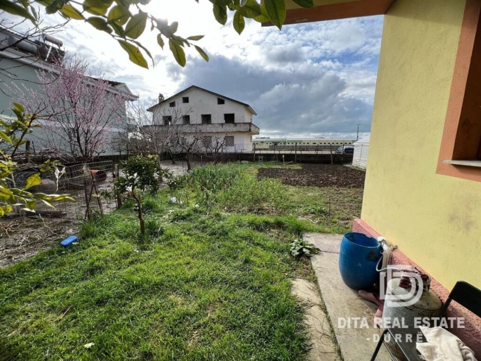 Durres, shitet Vile 5+1+Aneks+Ballkon Kati 2, 1.000 m² 140.000 € (Xhafzotaj)