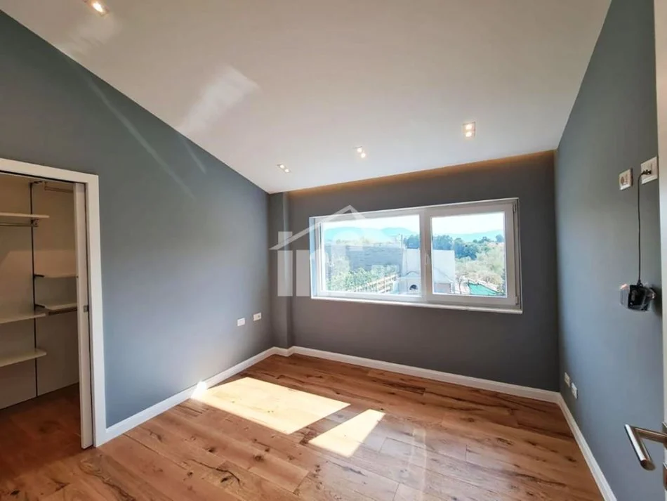 Tirane, jepet me qera Vile 3 Katshe , 480 m² 5.000 € ("LONG HILLS" REZIDENCE)