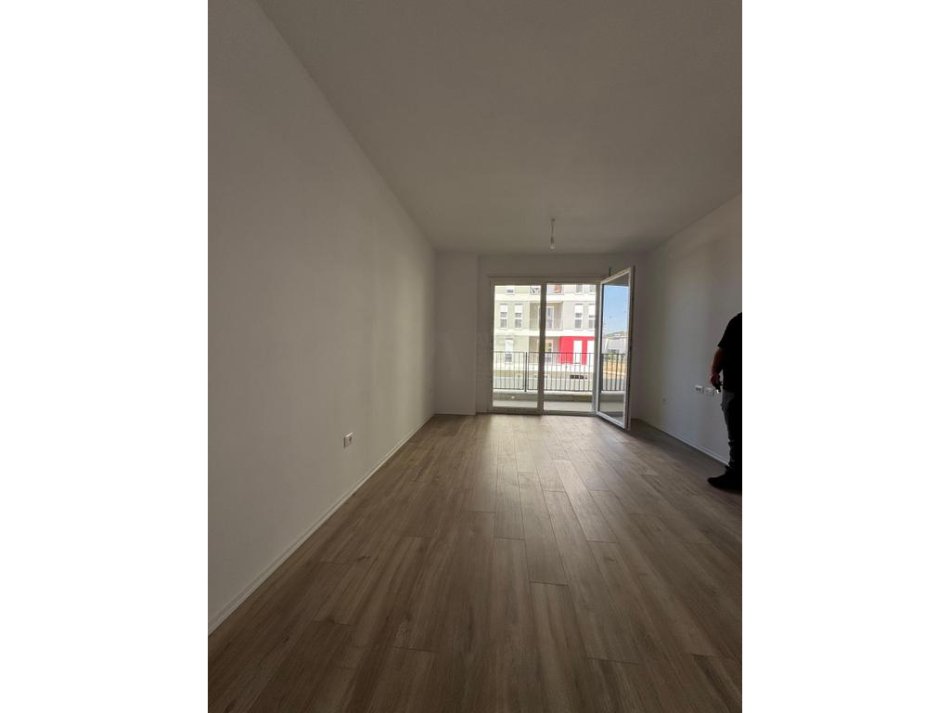 Tirane, jepet me qera apartament 2+1 Kati 1, 85 m² 300 € 