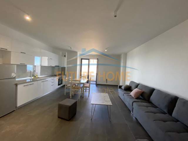 Durres, jepet me qera apartament 2+1 Kati 5, 120 m² 800 Euro (VOLLGA)