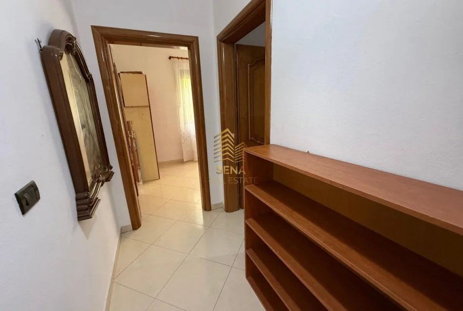 Tirane, jepet me qera apartament 2+1+Ballkon Kati 3, 100 m² 450 € (Prane Shkolles se Bashkuar)